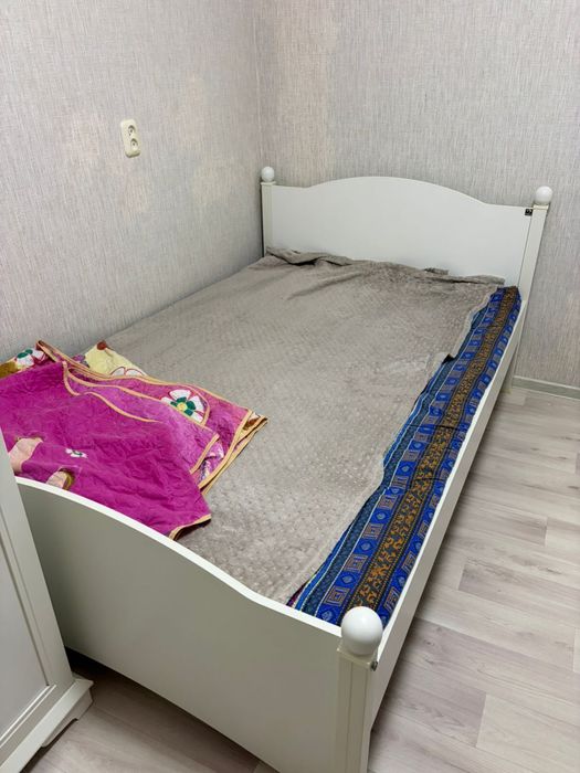 Продаю кровать белую
