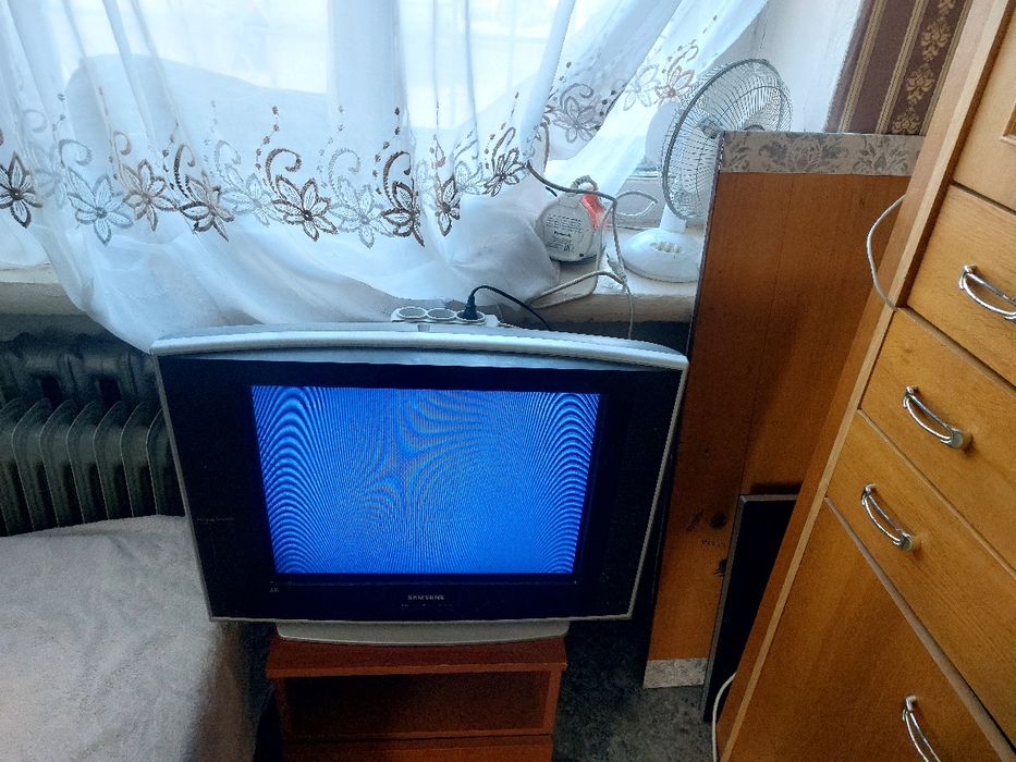 Продам продам телевизор