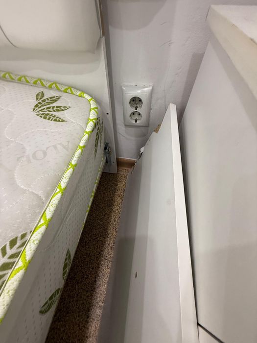 Продам кровать c матрасом