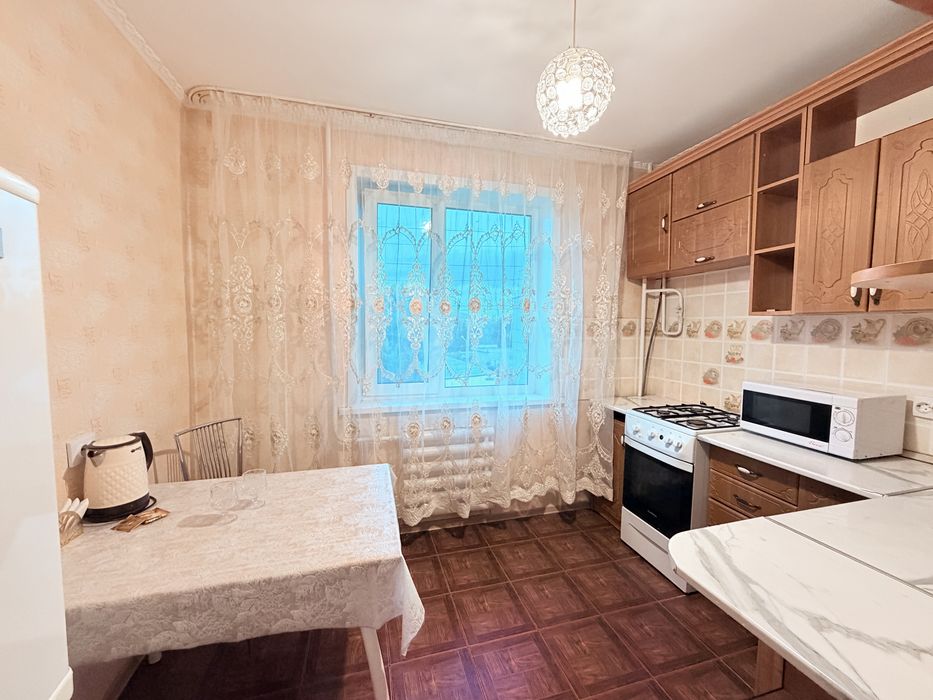 Сдам посуточно 1 ком.  кв. район Аквапарка.