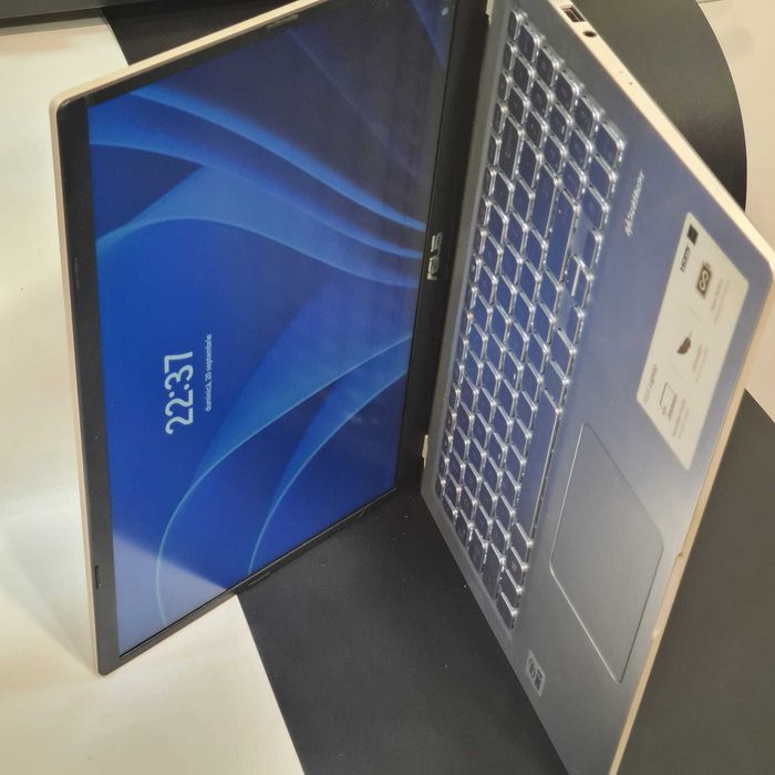 HOPE AMANET P8 Laptop ASUS i3-10110u  2.10 ghz8 gb ram 256 ssd Intel UHD Graphics Cu  Incarcator