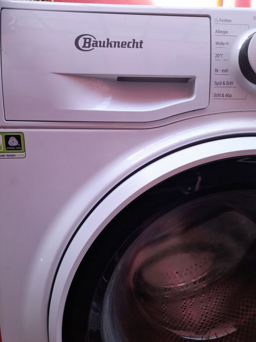 Mașină de spălat și congelator