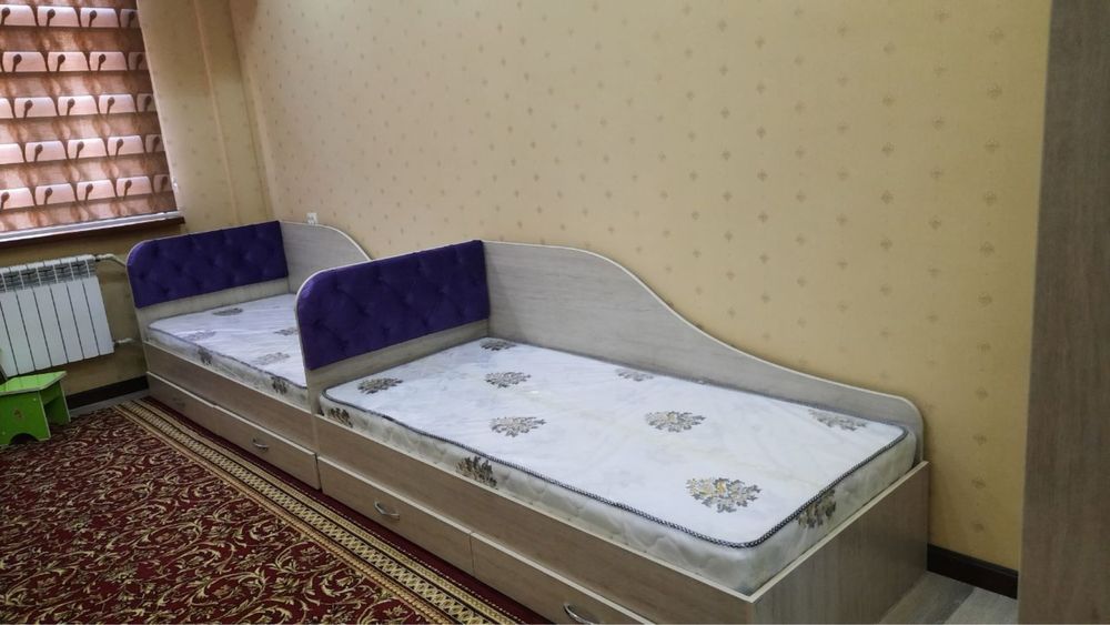 Кровать, 2 шт с матрасом,  шкаф , мебельный гарнитур