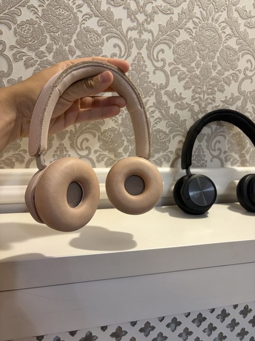 Casti Bang&Olufsen H8i Black&Rose
