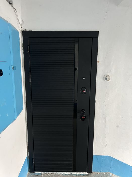 Установка металличеких дверей