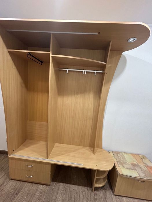 Продам шкаф в прихожую