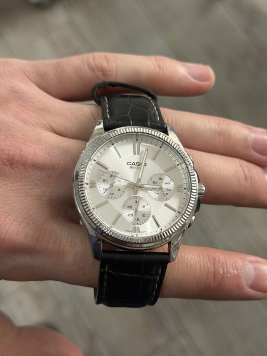 Продам часы Casio MTP-V300L (оригинал)