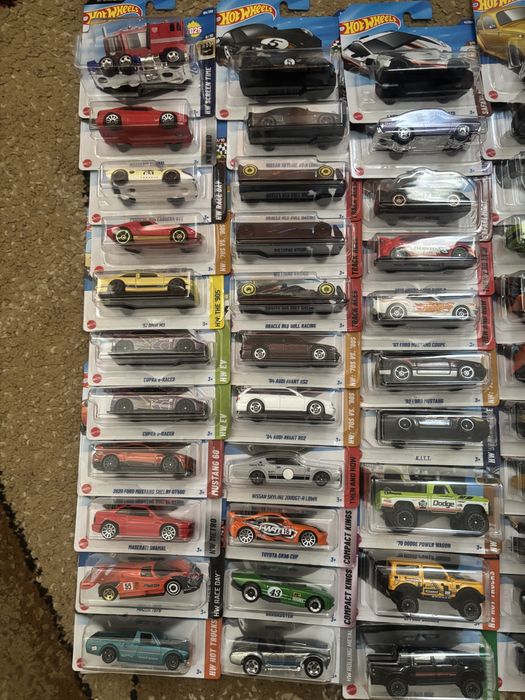 63 buc Hot Wheels