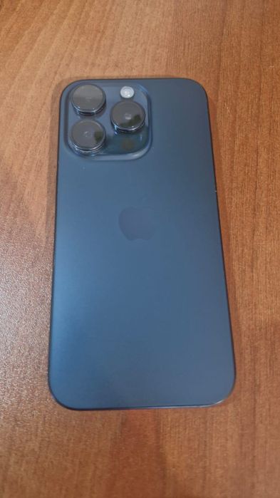 продам Айфон 15 про макс 400000