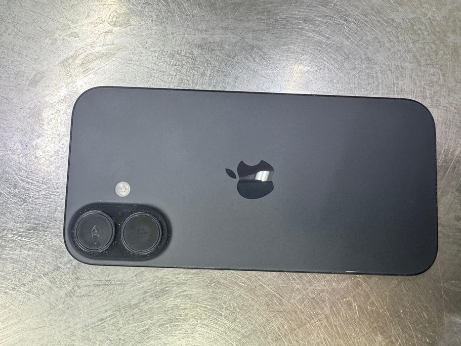 Айфон 16 почти новый