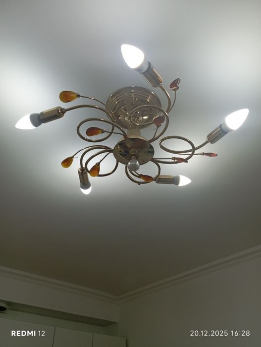 Продам люстру  в хорошем состоянии