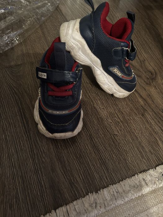 Продам кроссовки на мальчика