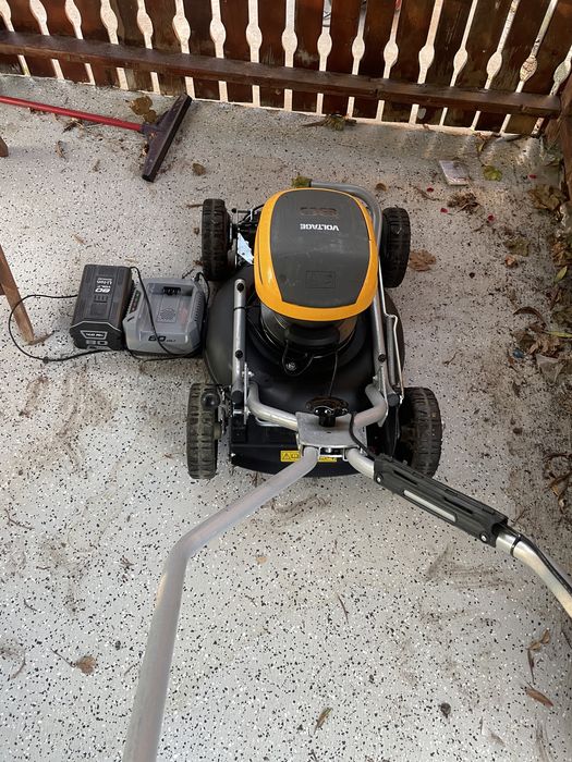 masina de tuns gazon pe acumulator