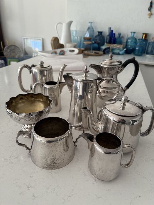 Сребърни/посребрени съдове чайник,канички,свещник бронз