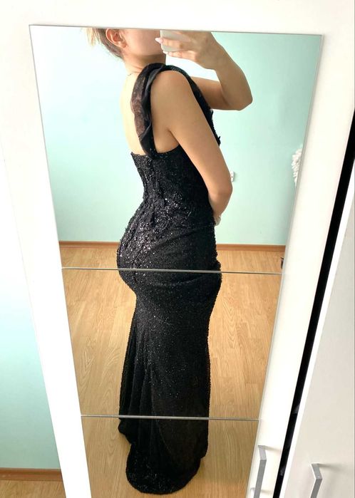 Абитуриентска рокля, използвана няколко часа