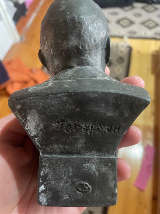 продавам статуя на ленин бронзова