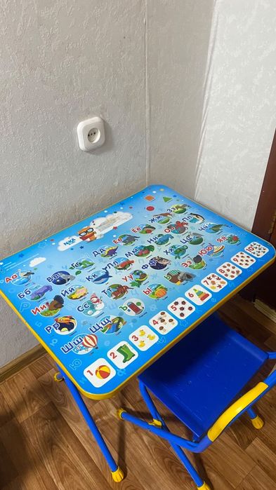 Продам детский стол. Штук 2