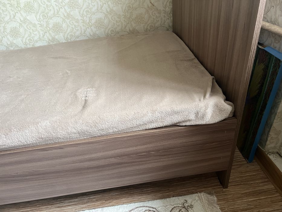Продам кровать с матрасом
