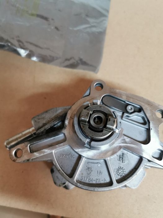 Pompă vacuum MERCEDES W166 V6/2.2 A6422300765