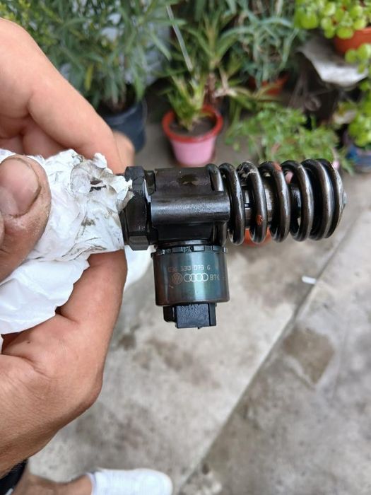 Vând injectoare audi A4 B7 motor 2.0 140 cp cod motor BLB