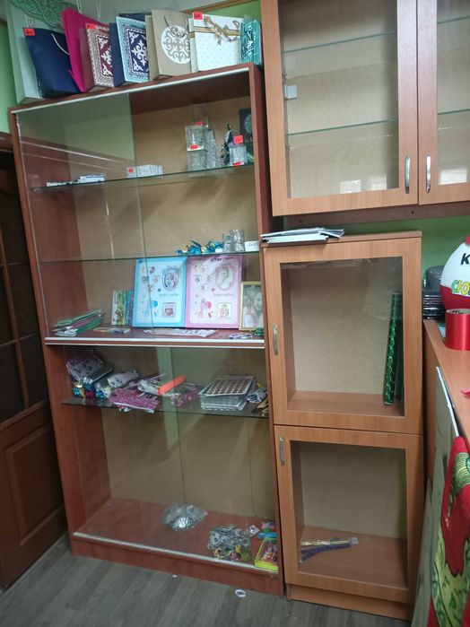 витрина полки шкаф