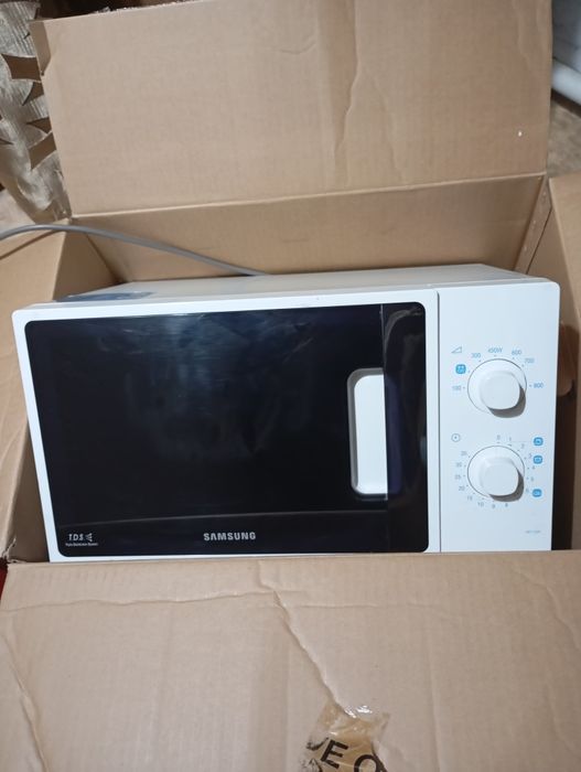 Продам микроволновку Самсунг.