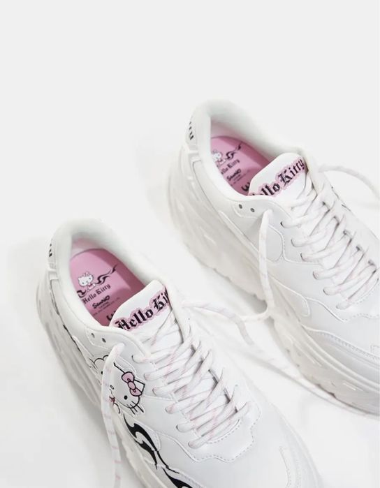 Кроссовки на платформе Hello Kitty Bershka