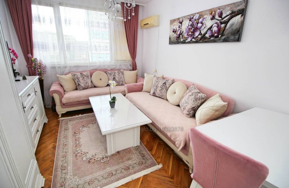 Дава се под наем Двустаен апартамент в Бургас, Зорница - 60 кв.м за 765 € - Снимка #1