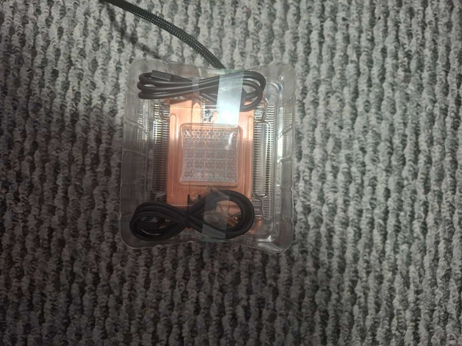 De vanzare cooler plus procesor Am5 Ryzen 7 7700...