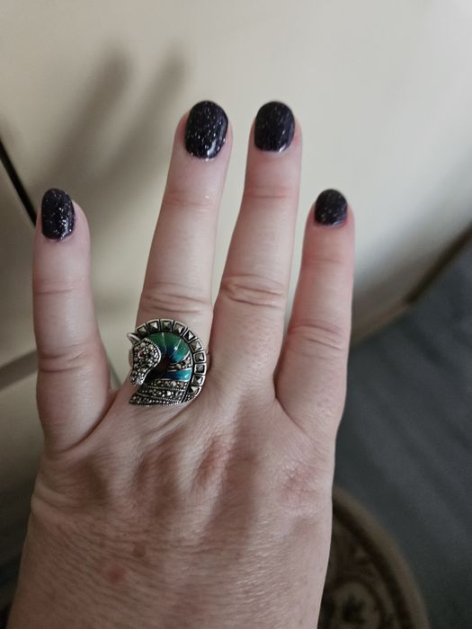 Vând inel superb din argint 925.