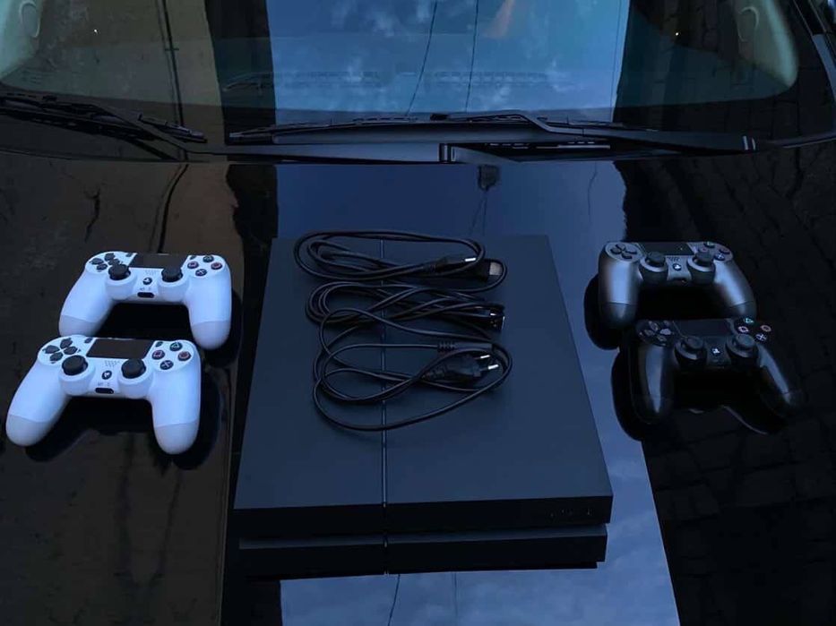 PlayStation 4 Fat 500 gb 4 ta jostik, 1tasi arginal 3 tasi 1ga1 kopiya