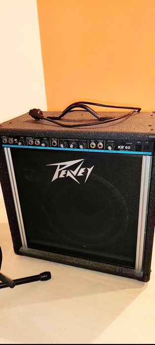 Продавам Китара  Squier Affiniti+подарък кубе Peavey KB60