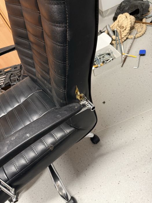 Офисное кресло кожаный