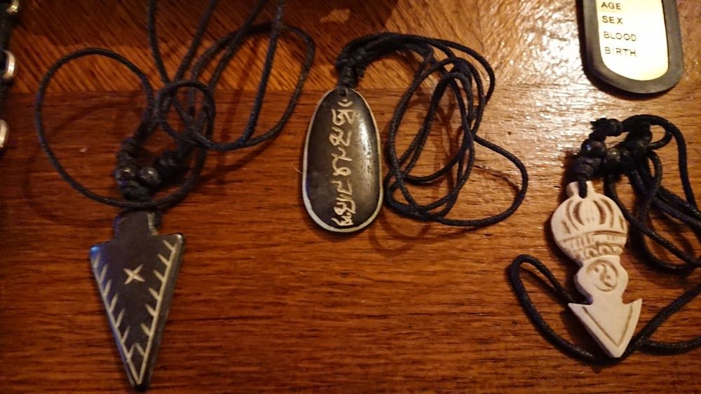 2x Bratari piele cranii tinte pandantive os