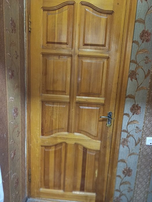 Продам двери (из настоящего дерева)