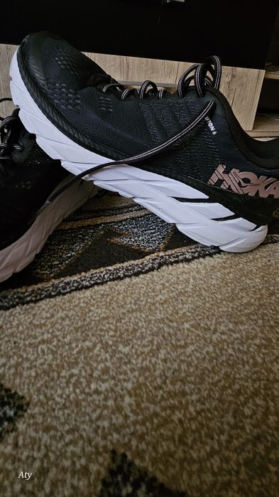 Hoka One One Clifton