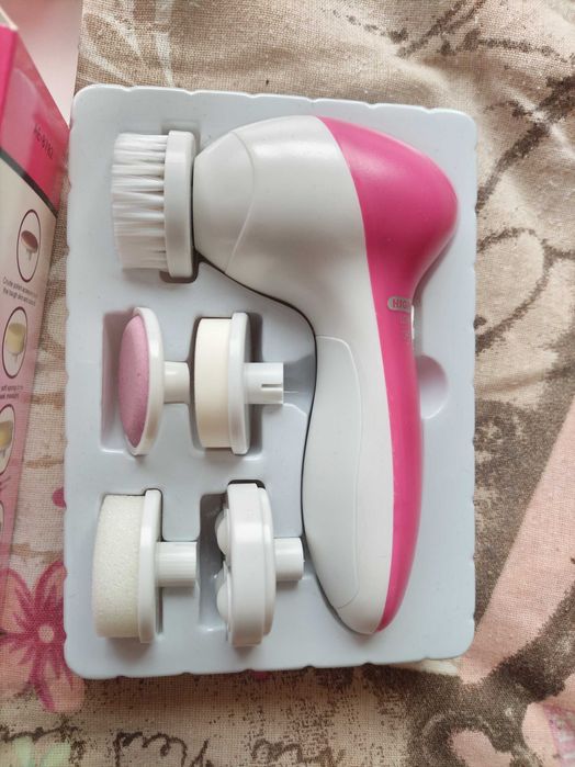 Четка за почистване на лице