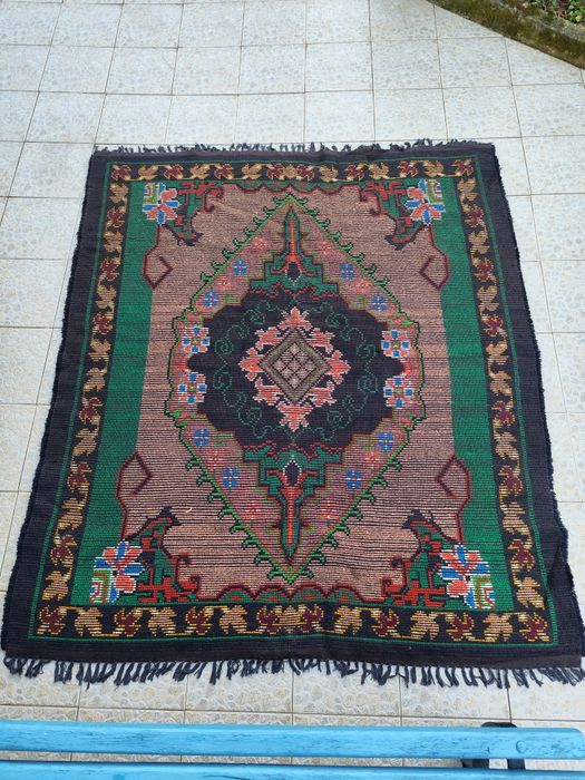 Дебел,вълнен килим