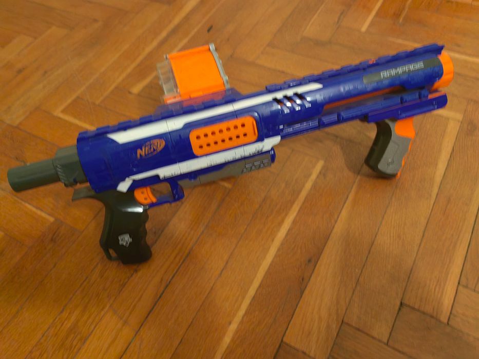 Нърф с барабан с обем 25+ патрона