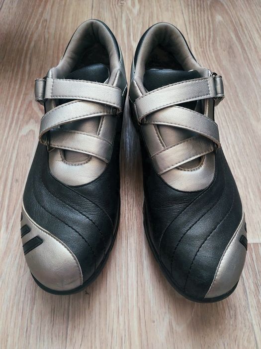 Продам футбольные бутсы