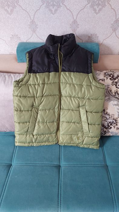 Продам новую желетку.