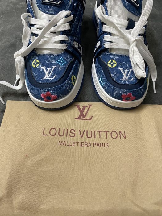 Vand adidasi noi de barbati Louis Vuitton