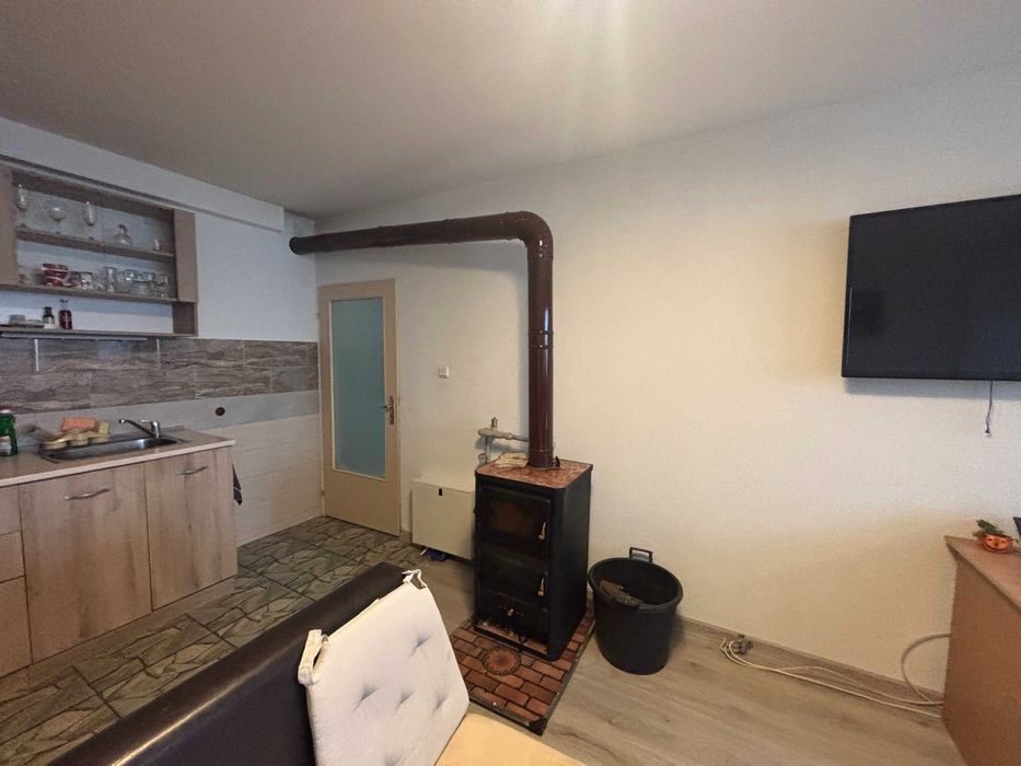 Тристаен ОБЗАВЕДЕН в Сопот, Сарая