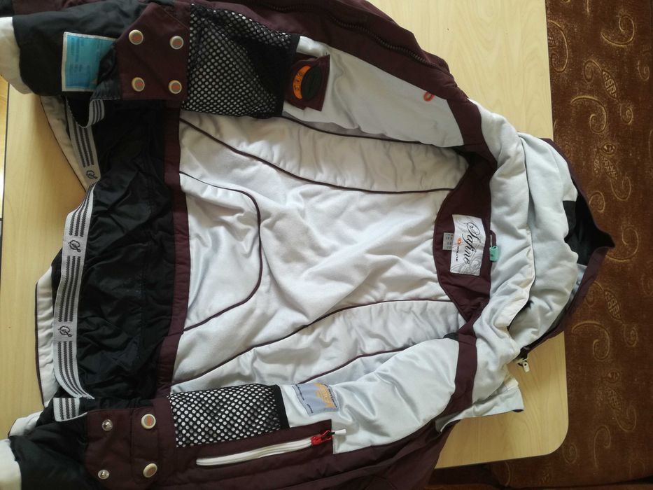 Продавам дамско скиорско яке