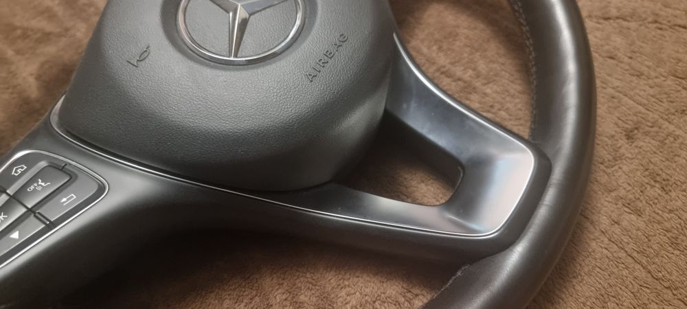 Волан от Мерцедес GLE 2017г. с пера за смяна на скоростите и вибрация.