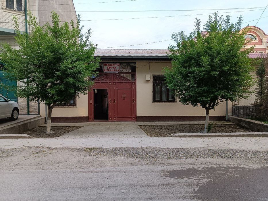 Sergili uzumzor mahallada  uchaska sotiladi.