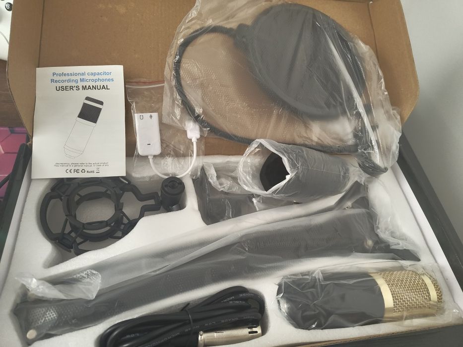 Microfon studio nou in cutie