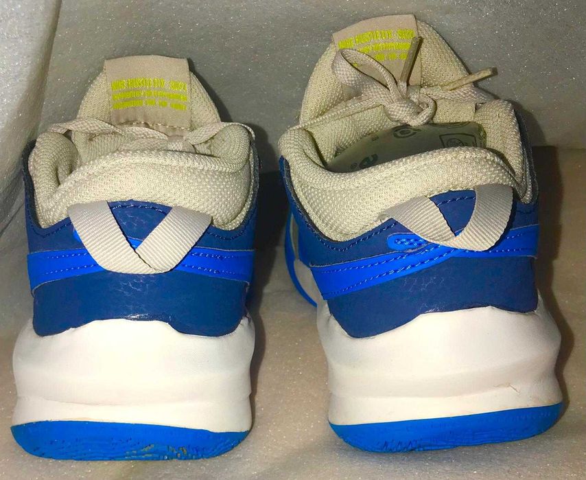 Nike, Pantofi cu insertii de piele Team Hustle D10, Gri, 38,5