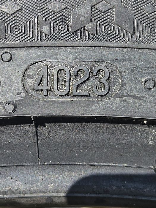 Vând anvelope iarna Noi 255/40r21 255/40r21 CONTINENTAL