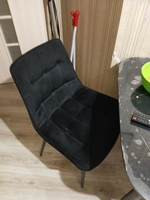 Продам стол со стульями новые